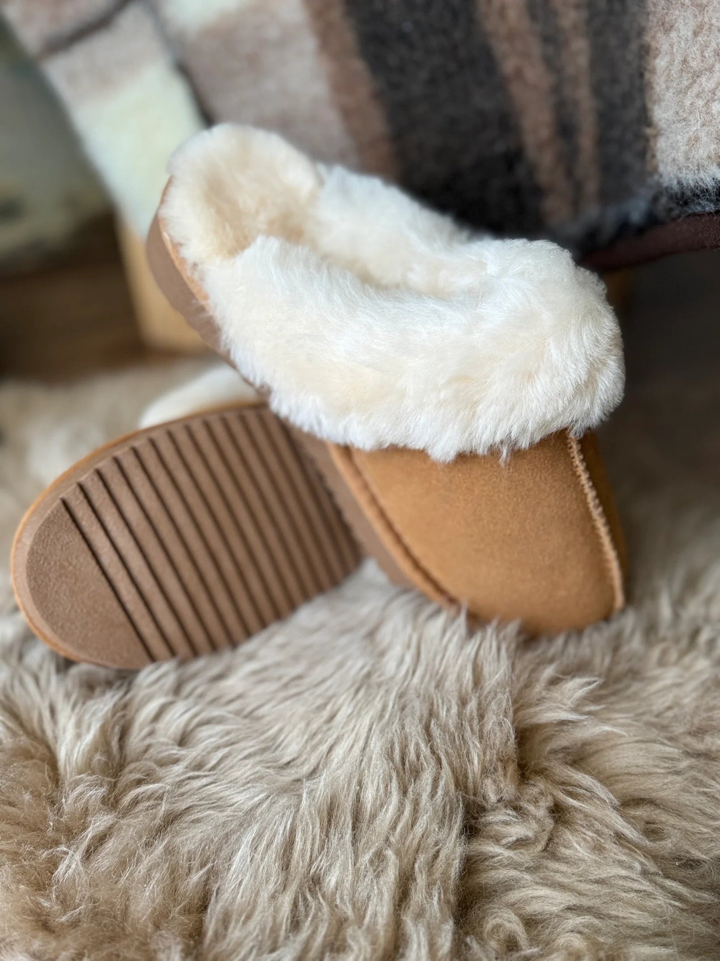 Women's Yukon Sheepskin Slippers - Beige - Euro Shoe House