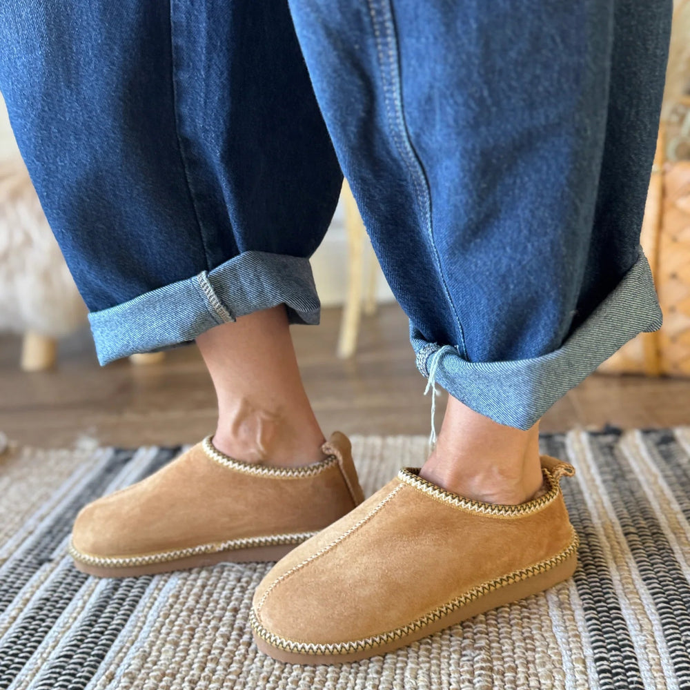 
                  
                    Women's Brooksie Sheepskin Slippers - Beige - Euro Shoe House
                  
                